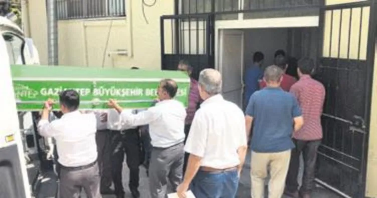 Soluk borusunu yemek tıkayan genç öldü