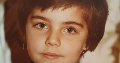 Kısacık saçları ve boncuk gözleri ile objektife poz veren küçük kızı tanıyabildiniz mi? Ünlü oyuncudan hayranlarına sürpriz...