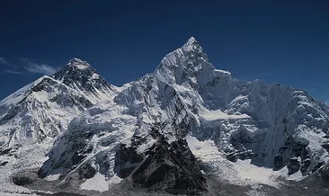 Nepal’de facianın eşiğinden dönüldü: Dağcılar panikle kaçıştı