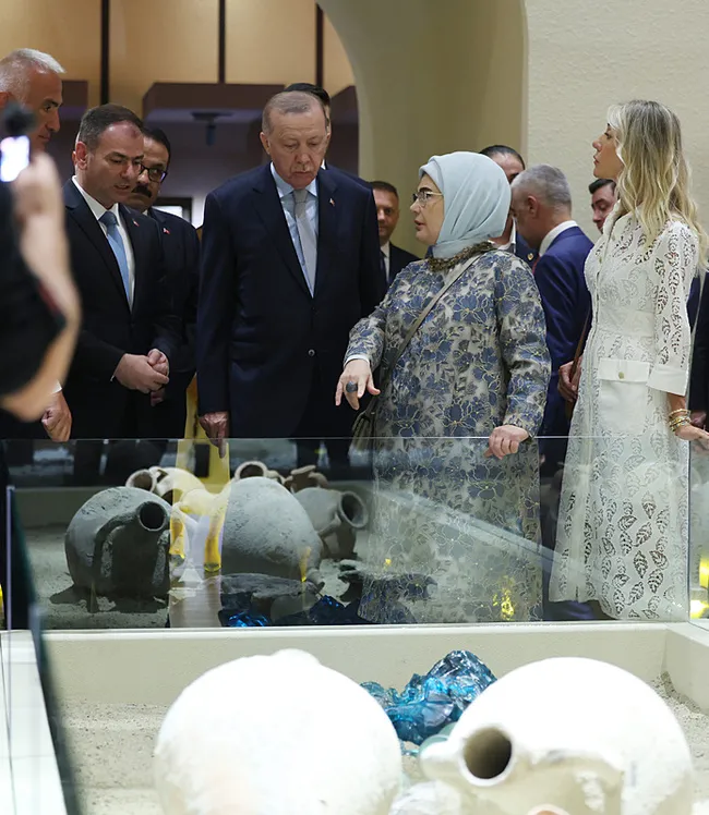 emine-erdogandan-arkeolojinin-altin-cagi-sergisine-iliskin-paylasim-1754492355842.jpeg