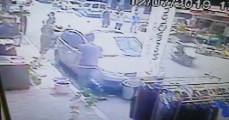 Fatih’te dükkanının önüne park ettirmeyen kuaförü vurdu