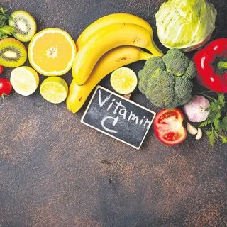 Doç. Dr. Halit Yerebakan’dan sağlıklı yaşam için öğütler: C vitamini ile yüzünüzden 10 yılı silin