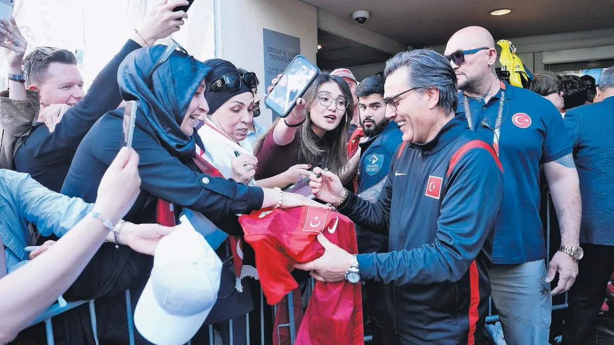 A Milli Takım oyuncuları sahada mücadele ederken