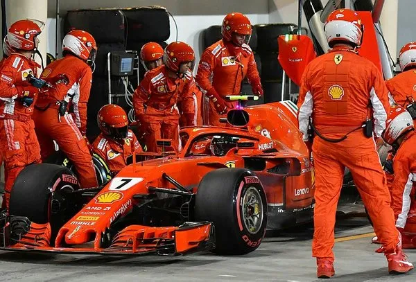 Raikkonen mekanikerin bacağını kırdı!