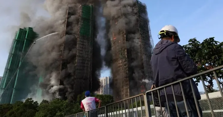 Hong Kong’da kabus anları: Dev kompleks cehenneme döndü