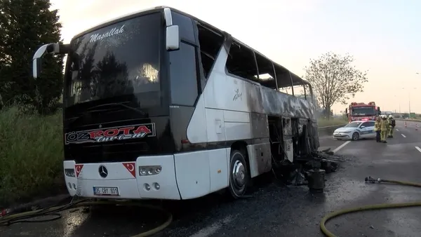 tuzla-temde-korkunc-yangin-seyir-halindeki-tur-otobusu-alev-topuna-dondu-1778393937074.jpg