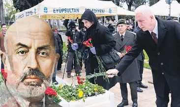 Gençler istiklal şairini dualarla andı