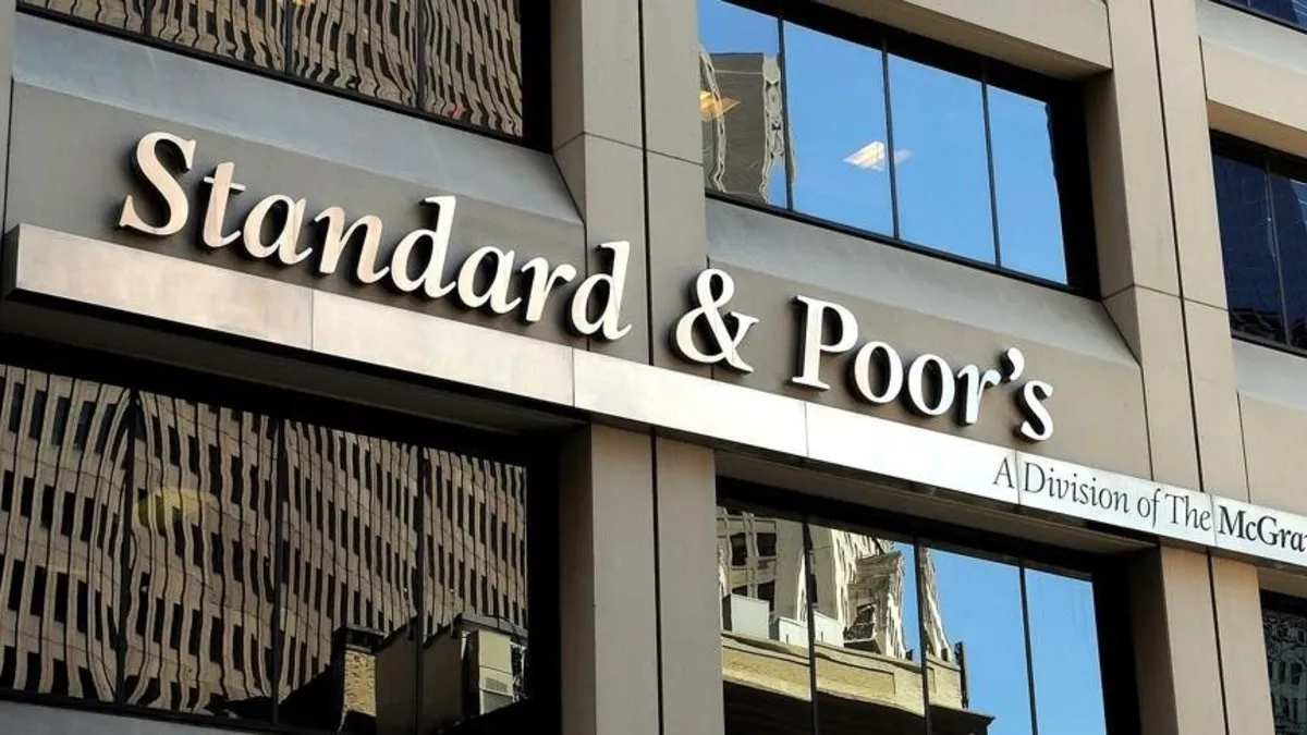 S&P Fransa’nın kredi notunu düşürdü
