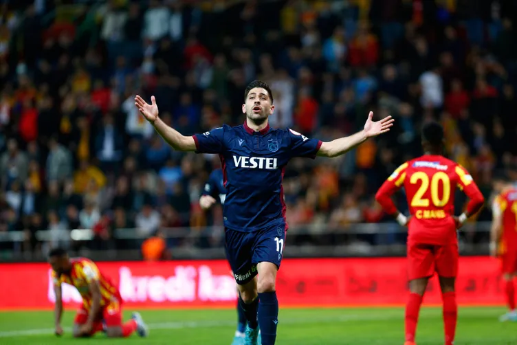 Anastasios Bakasetas fırtınası Yunanistan’da esmeye devam ediyor! Trabzonspor’un yıldızı Uluslar Ligi’ne damga vurdu…