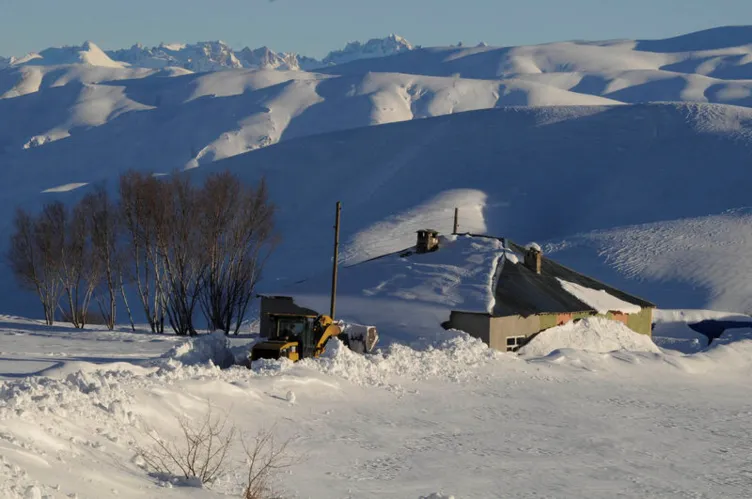 Yüksekova’dan kartpostallık kar manzaraları