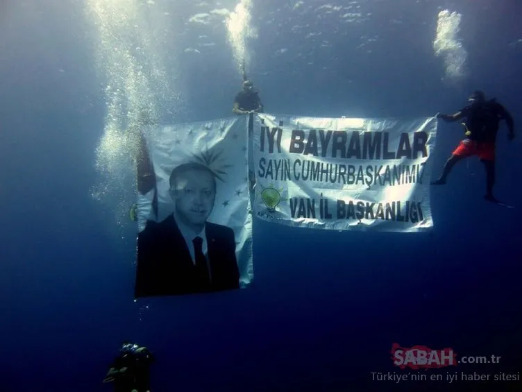 Cumhurbaşkanı Erdoğan’ın bayramını denizin altında kutladılar