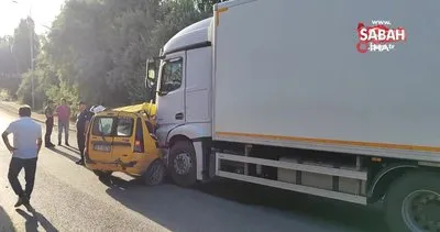 Sivas’ta feci kaza! Kamyon çarptığı ticari taksiyi sürükledi: 4 ölü, 1 ağır yaralı! | Video