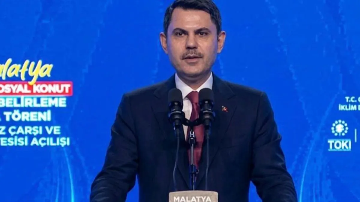 Çevre, Şehircilik ve İklim Değişikliği Bakanı Murat Kurum konuşma yaparken