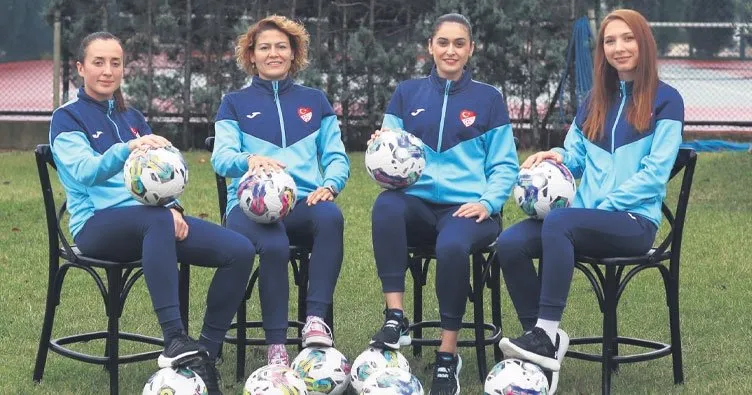 Türkiye’nin FIFA kokartlı 4 kadın hakemi Melis Özçiğdem, Cansu Tiryaki, Neslihan Muratdağı ve Gamze Durmuş Pakkan, SABAH Spor’a konuştu