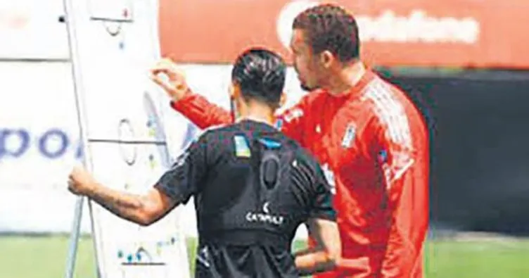 Üçlü defans çift forvet!