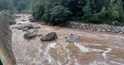 Derede mahsur kalan 2 şahıs beton pompasıyla kurtarıldı #rize