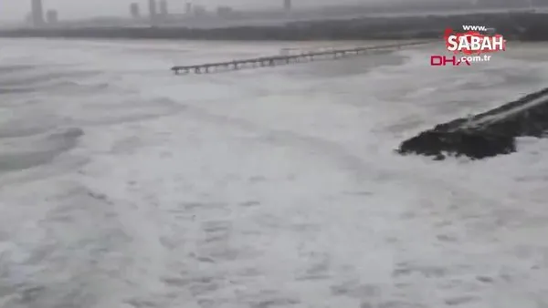 Avustralya’da 8 metrelik dev dalgalar panik yarattı | Video