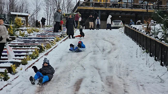 son-dakika-hava-durumu-uyarisi-meteorolojiden-40-il-icin-kar-alarmi-o-tarihlerde-yer-gok-beyaza-burunecek-1767679131795.jpeg (800×450)