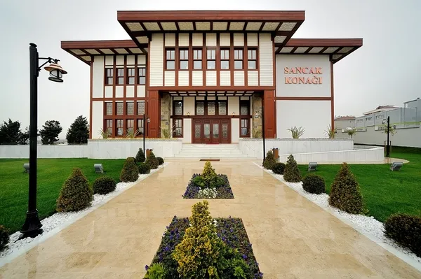 10-milyarlik-butceyi-buhar-ettiler-halkin-malini-ipotek-ettiler-sancaktepede-dev-kulliye-ve-spor-merkezleri-bo-1789210056898.jpg