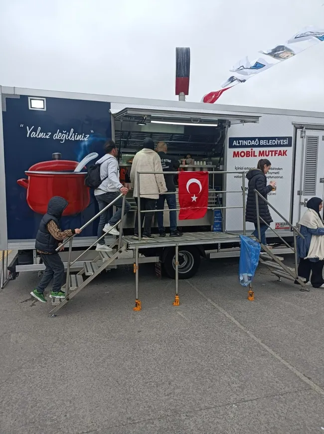 ak-partili-sincan-ve-altindag-belediyelerinden-istanbuldaki-depremzedelere-gida-ve-sicak-yemek-destegi-1745573684912.jpeg AK Partili Sincan ve Altındağ belediyelerinden İstanbul’daki depremzedelere gıda ve sıcak yemek desteği!