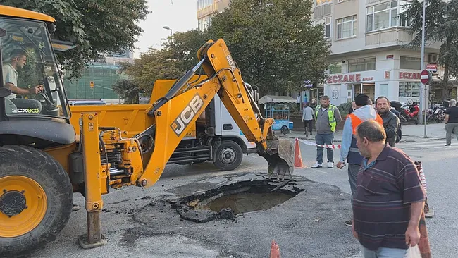 besiktasta-yolda-cokme-meydana-geldi-1791474844392.jpeg