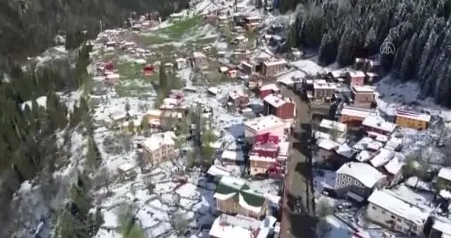 Rize’de Ayder Yaylası’na Nisan ayında kar yağdı | Video