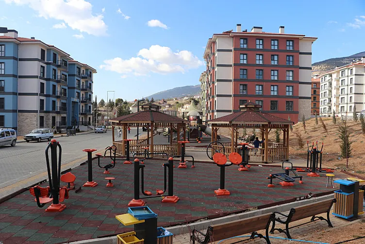 On binlerce konut teslime hazır! Asrın felaketinde devlet yaraları sarıyor