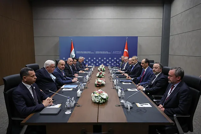 turkiye-irak-yuksek-duzeyli-guvenlik-toplantisina-iliskin-ortak-bildiri-yayimlandi-pkk-cagriya-uymali-mesaji-1744563774761.jpeg