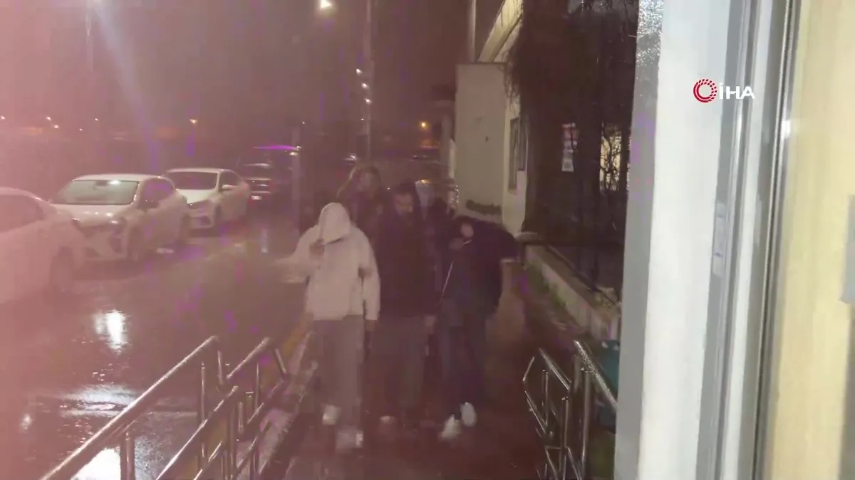 Adana’da sigara tartışması can aldı: 1 çocuk öldü, 2 kişi yaralandı | Video videosunu izle Adana’da sigara tartışması can aldı: 1 çocuk öldü, 2 kişi yaralandı | Video videosunu izle