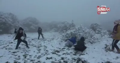 İstanbul’da çocuklar karın keyfini kar topu oynayarak çıkardı | Video