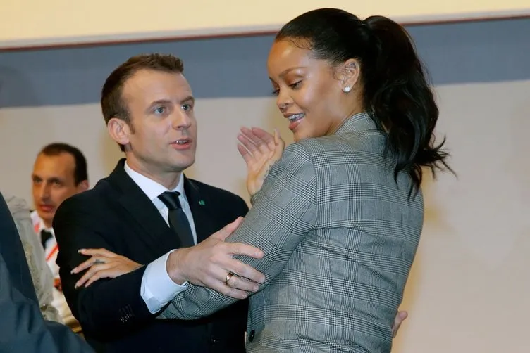 Fransa Cumhurbaşkanı Macron ve Rihanna’nın samimiyeti dikkat çekti