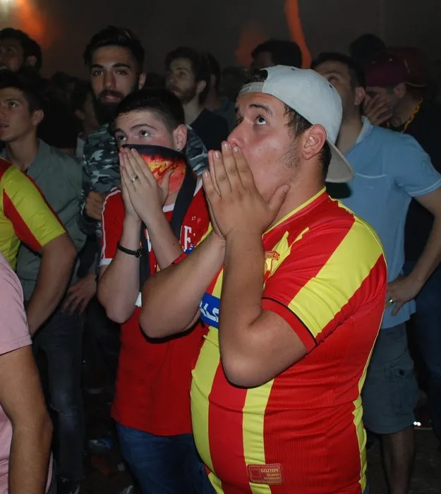 Göztepe taraftarları İzmir’de kutlama yaptı