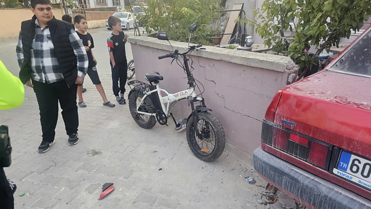 Tokat’ta otomobil elektrikli bisiklete çarptı: 3 çocuk yaralandı! Tokat’ta otomobil elektrikli bisiklete çarptı: 3 çocuk yaralandı!