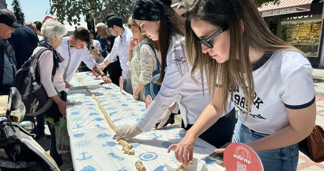 Edirne’de 22 metre uzunluğunda badem ezmesi yapıldı