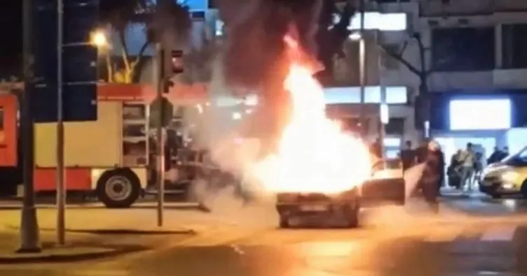 Otomobil cadde ortasında alev alev yandı