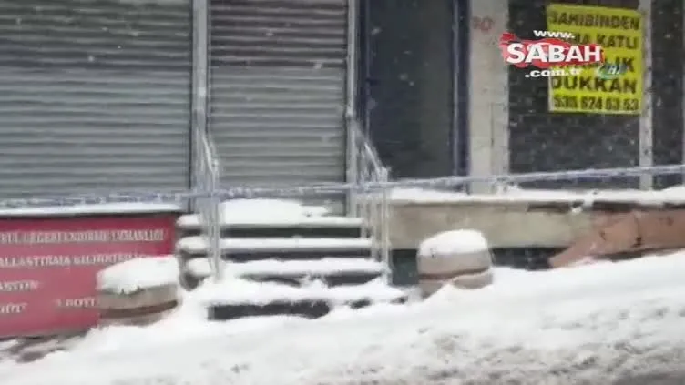 Çatıda oluşan dev kar kütlesi için ekipler seferber oldu