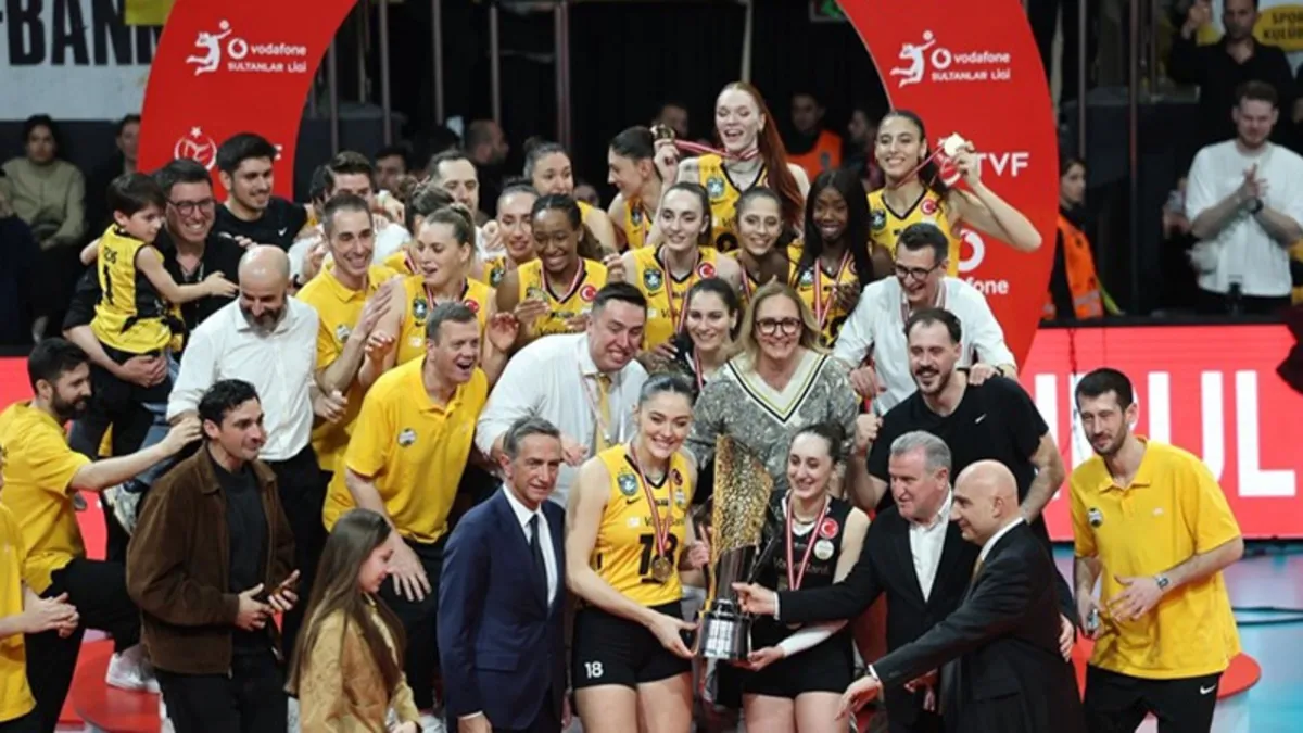 Bakan Bak'tan VakıfBank'a tebrik mesajı!