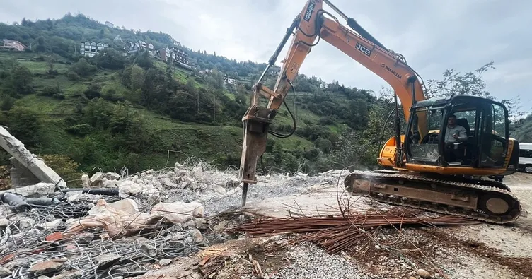 Fırtına Vadisi’nde 58 kaçak yapı yıkıldı