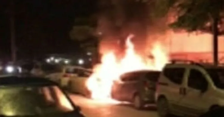 İstanbul’da park halindeki 2 araç yandı