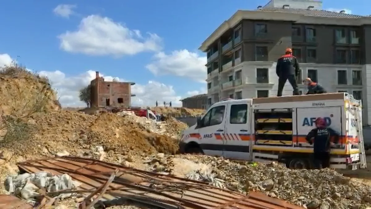 SON DAKİKA | Başakşehir'de toprak kayması: Göçük altında kalan işçiden acı haber geldi! haber görseli