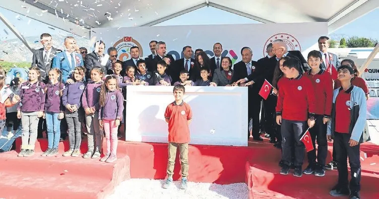 2 okuldan 1’i hayırseverlerden