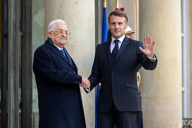 macron-ve-filistin-devlet-baskani-abbas-bir-araya-geldi-1762896044993.jpeg Macron ve Filistin Devlet Başkanı Abbas bir araya geldi!
