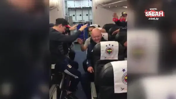 Fenerbahçeli futbolcuların Konyaspor maçı galibiyeti sonrası uçaktaki kutlaması kamerada | Video