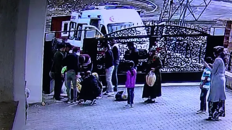 Erzurum’da şok görüntüler: Servis şoförü 6 yaşındaki Emre’yi ezip balkondan düştü görüntüsü vermeye çalıştı!