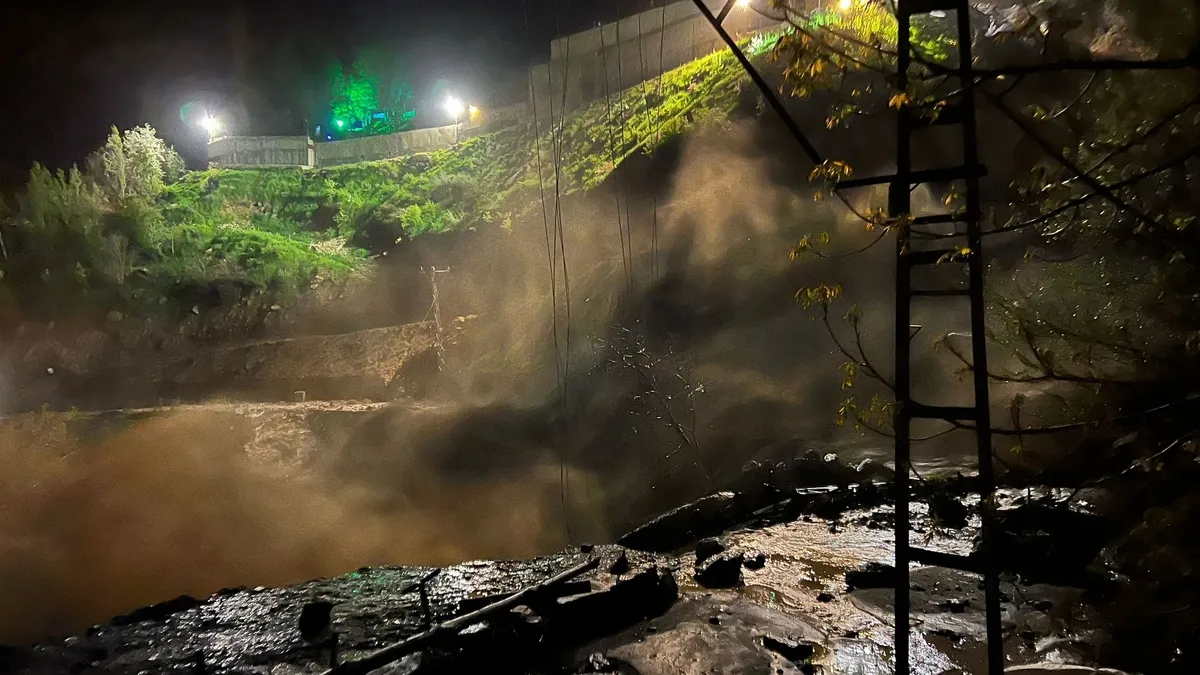 Şırnak’ta sağanak alarmı: Dereler taştı, köprüler yıkıldı! Şırnak’ta sağanak alarmı: Dereler taştı, köprüler yıkıldı!