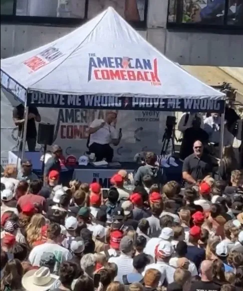 Trump’ın müttefiki sağcı aktivist Charlie Kirk’e silahlı saldırı! O anlar kamerada