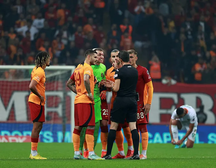 son-dakika-galatasaray-haberi-erden-timurdan-zehir-zemberek-sozler-ali-palabiyik-operasyon-icin-gonderilmis-1666557425471.jpg