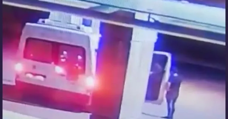 Seçim arabasıyla eylemci taşıdılar