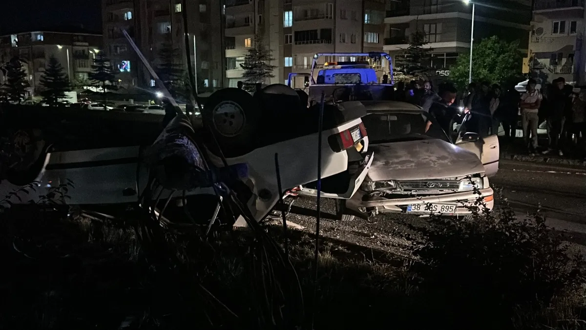 Sivas'ta trafik kazası sonrası araçlar