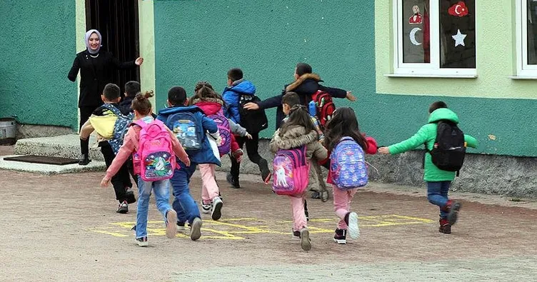 Gamze öğretmene kucak dolusu mutluluk